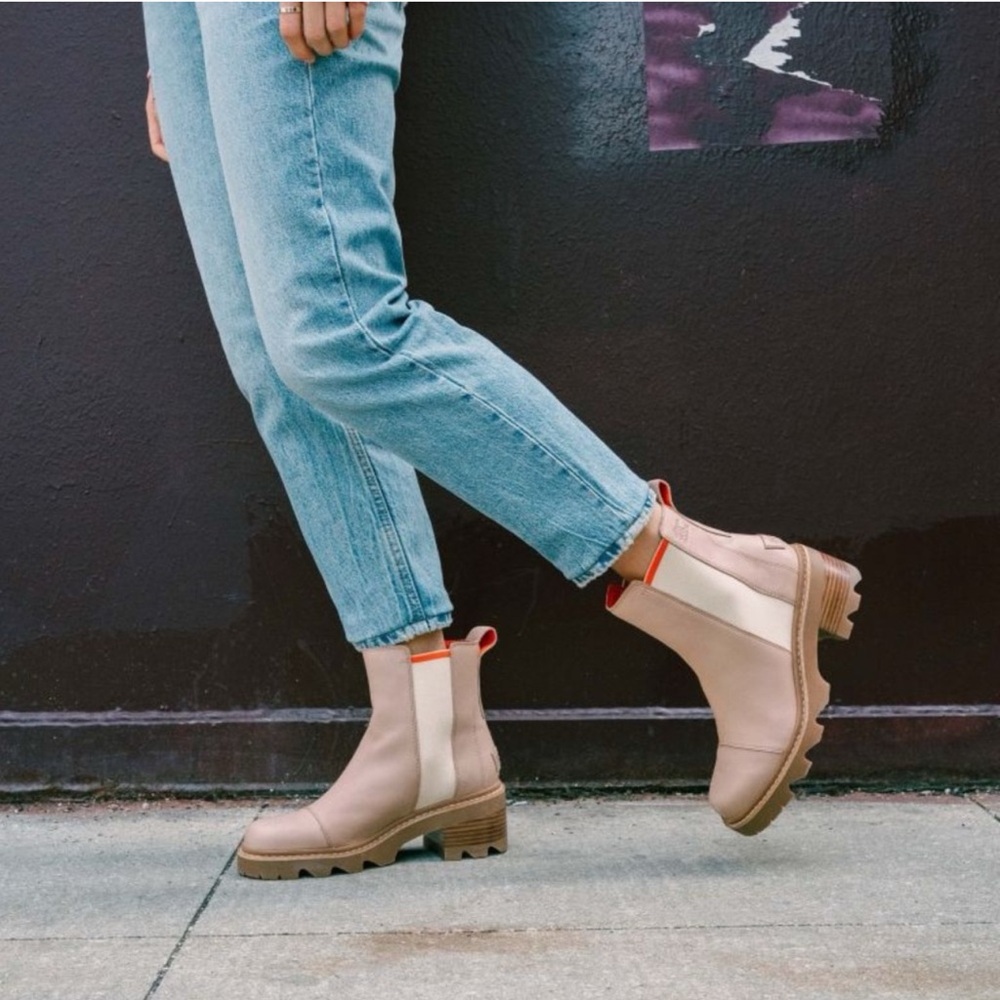 Women’s Beige Chelsea Lug Boots - Versatile Slip-On Ankle Boot